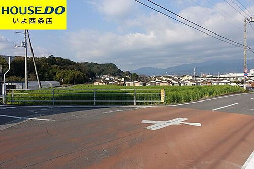 愛媛県西条市小松町新屋敷 土地