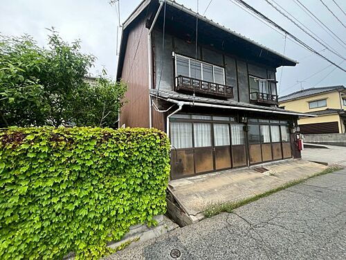 広島県竹原市港町１丁目 400万円