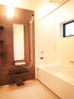 奈良県北葛城郡上牧町 【バスルーム】美しい光沢が魅力の「ホーロークリーン浴室パネル」を採用。落ち着いたダークブラウンのほか、ロッシュピンクなど華やかなカラーもご用意しています。(建物価格1650万円、建物面積100m2)