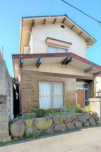 愛媛県今治市中日吉町２丁目 680万円