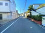 売土地　八幡市男山松里 前面道路含む現地写真