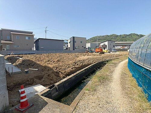 愛媛県伊予郡砥部町拾町 1211万円