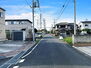 前橋市朝日が丘町　建築条件無し売地 前面道路は幅員約6mで、お車の出し入れも楽々です。