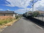 オレンジ　泉町黒須野字早稲田　水害対策の高台の住宅団地 前面道路含む現地写真