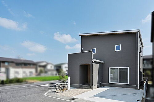 滋賀県守山市伊勢町 2700万円