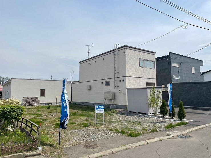 左側から撮影：JR根室本線「札内」駅徒歩12分の嬉しい立地！（2024年5月撮影）