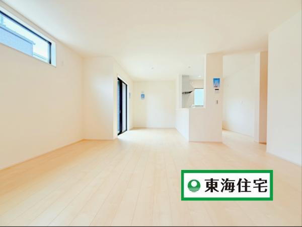 【リビング】１８帖・南向きの明るく開放的なＬＤＫ！家族皆でゆったり寛げます＋*