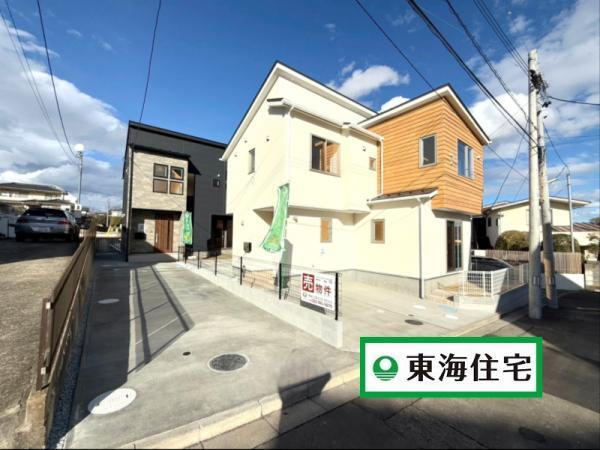 【外観】アクセントでラップサイディングを採用！木目×ホワイトの爽やかな印象の外観。