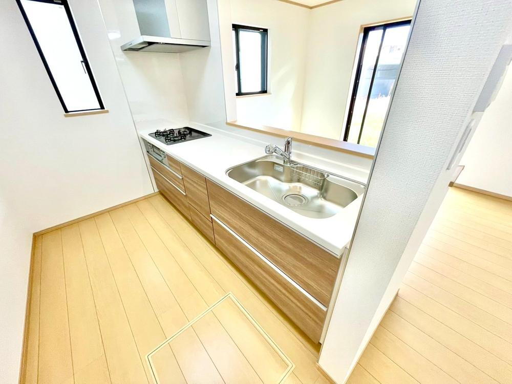 【キッチン】<BR>家族間のコミュニケーションが取りやすい対面キッチンを採用