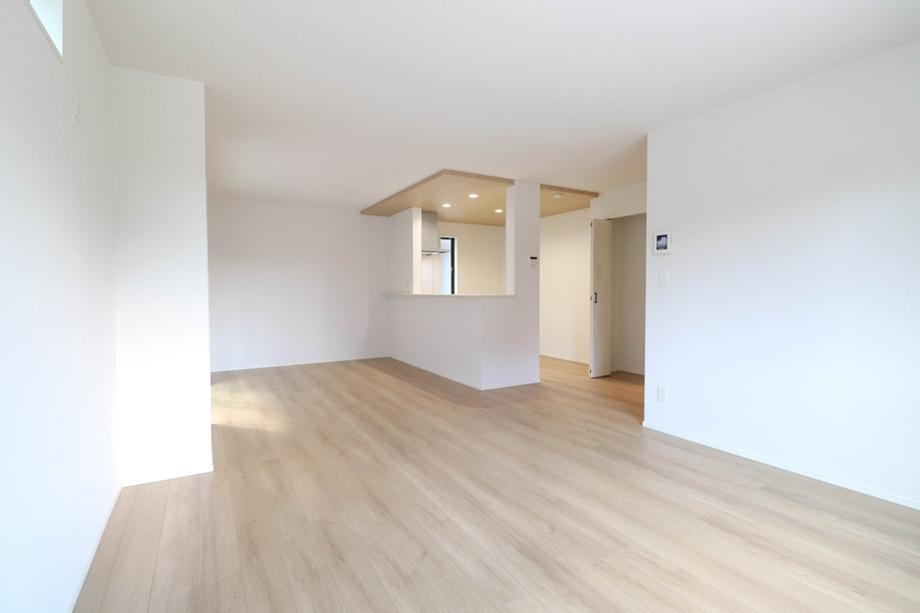 うららかな陽射しがどのお部屋にも降り注ぎますように、快適さを追求した間取設計。得難い立地環境での生活を恵みの豊かな永住の地へと変えてくれます。