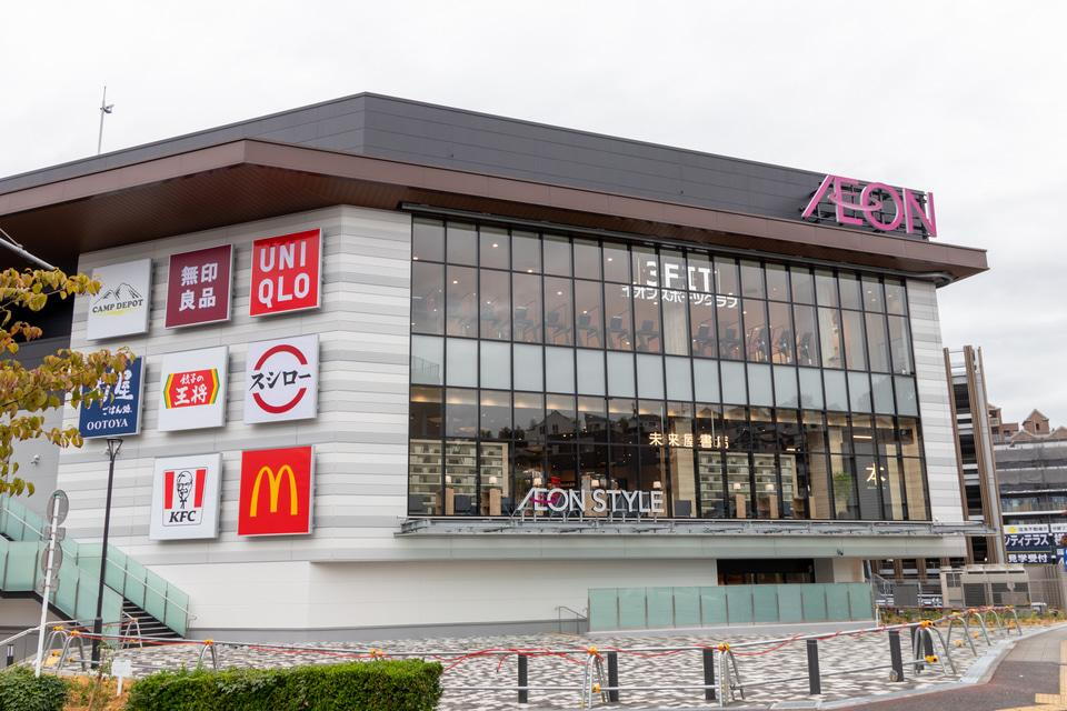 イオン天王町ショッピングセンターまで1000m 地元で広く知られている大きな商業施設。食品、雑貨、衣料品をはじめ、複数の専門店もあり、生活全般の商品を揃えることができます。