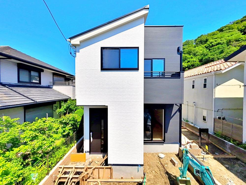駅徒歩５分。逗子海岸近くで感じる海風。広い屋上がある贅沢な暮らしを想像ください♪