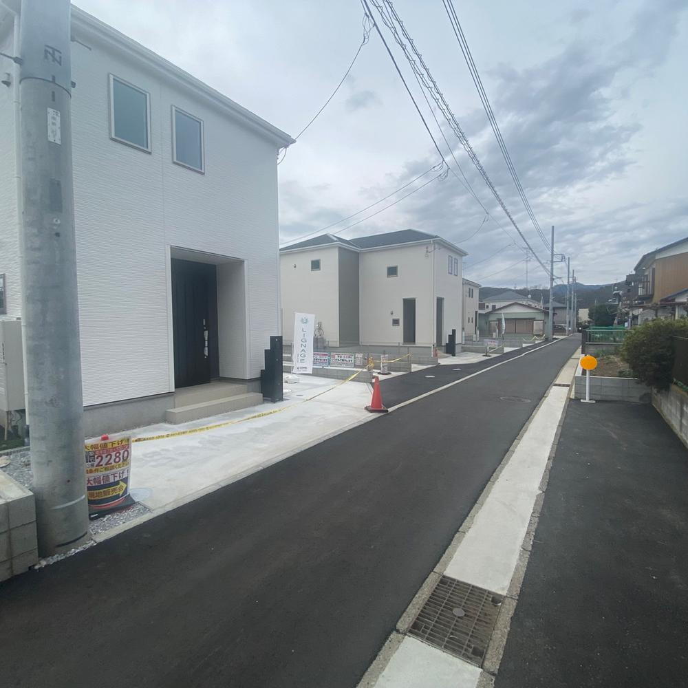 愛川町中津　新築戸建て　駐車場２台　残３棟　完成してます