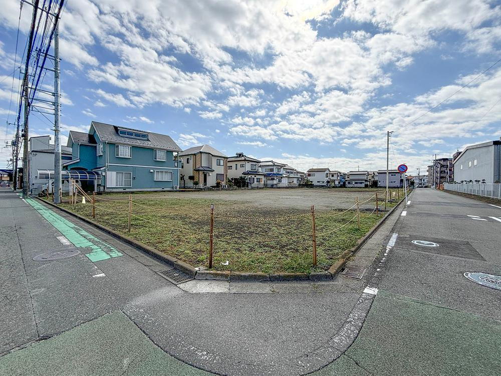 ゆとりの土地面積100m<sup>2</sup>以上で叶える、理想の暮らし。 子育て環境が整った住宅地。