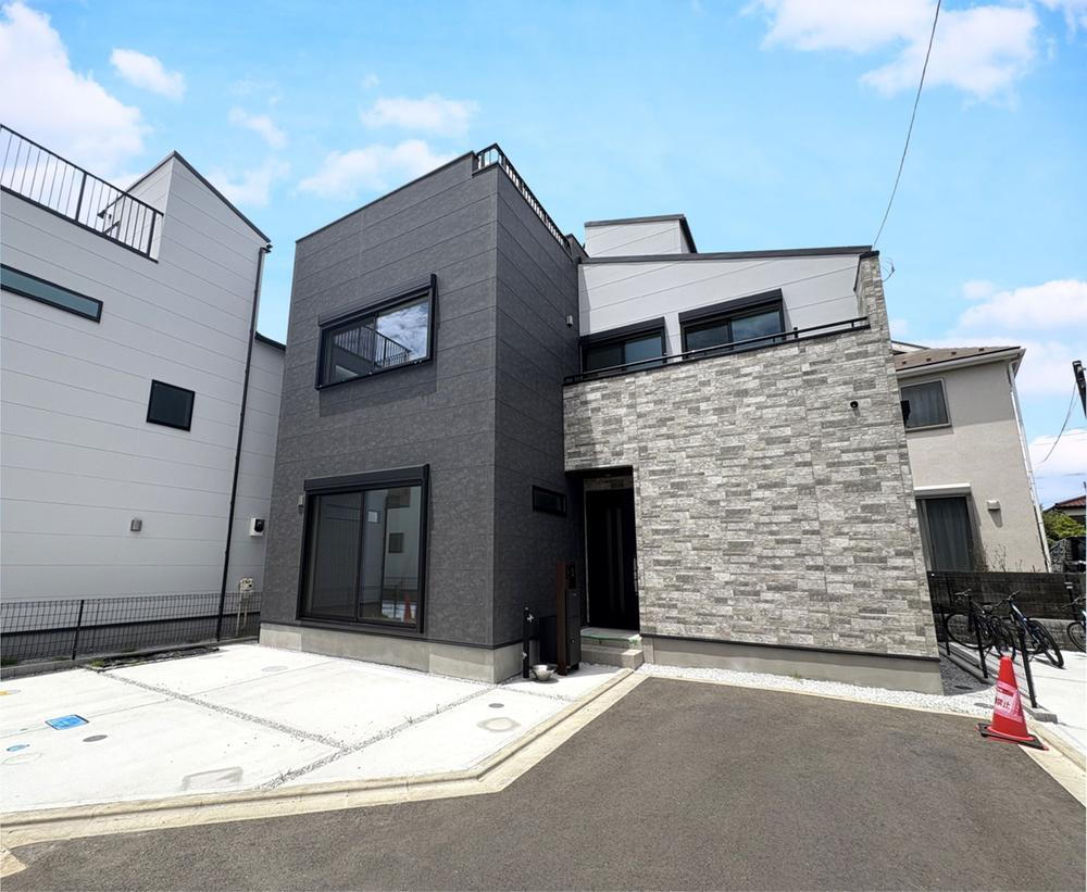 【売主直販】鵜野森3丁目｜13帖超ルーフバルコニー付き・新築戸建