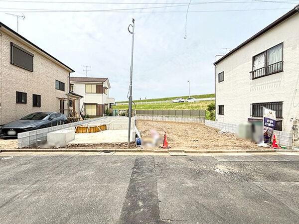 ■現地■南向きで日当たり良好！北側に建物が建っていないため、明るく開放感がございます♪／2025年5月29日撮影