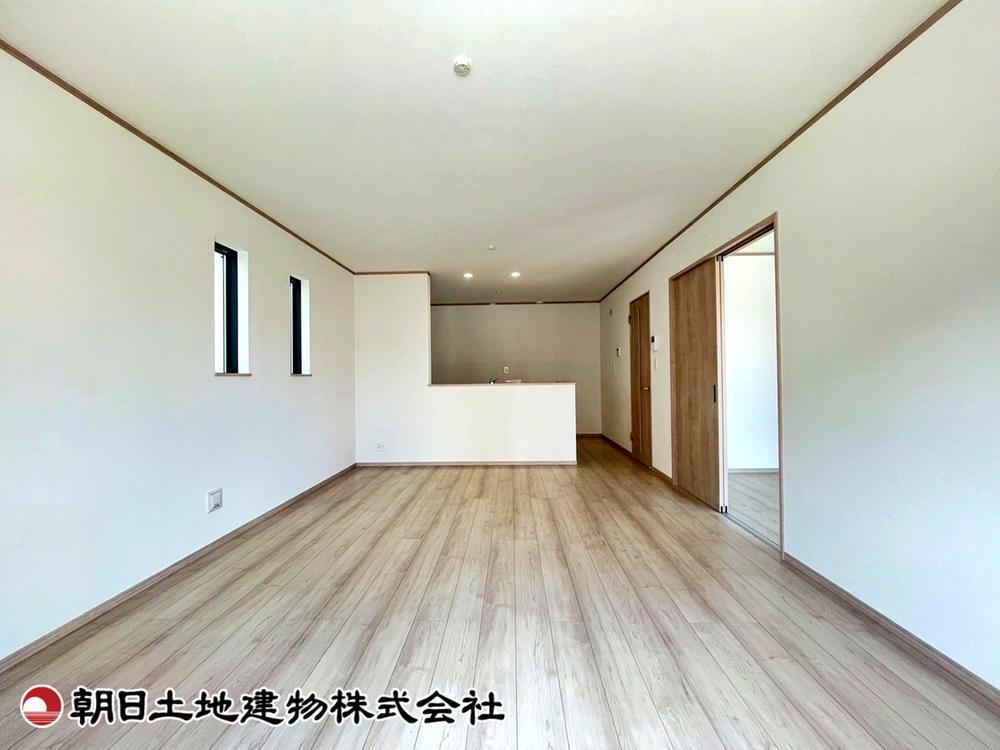 飾り過ぎないシンプルな内装と偏り過ぎないデザインで統一。汚れが目立ちにくく、様々な家具家電とあわせやすいと評判です。
