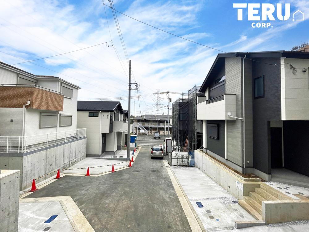 ≪テル・コーポレーション撮影≫<BR>≪本日室内見学可！≫<BR>◆駐車並列2台×デザイナーズハウス・全7棟　人気の霧が丘エリア<BR>◆2階建て+居室4部屋+床暖房やユーティリティスペース等◎<BR>◆スーパー徒歩10分