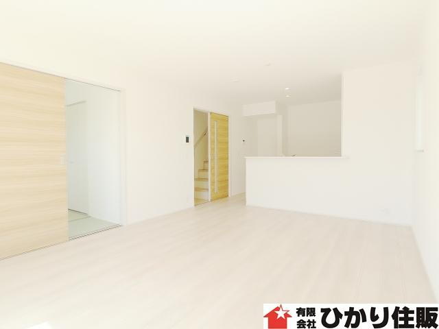 広々快適リビングです！日当たりもいいのでお部屋がパッと明るくなります