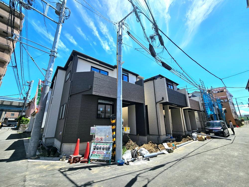 【リアルセレクション一之江】　現地販売窓口。2階建・南西向きの陽当たりの良い全6棟
