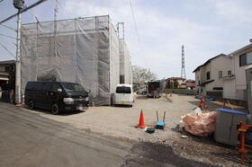 現地（2024年4月）撮影<BR>「富士市一色第５」全２棟<BR>68～105坪のゆとりある敷地面積の２棟は３～４台の駐車スぺースが完備されます