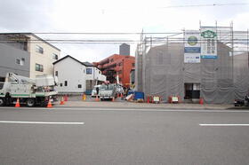 現地（2024年4月）撮影<BR>「葵区神明町」全５区画は３棟の建売が始まります。静岡中心市街地が近く利便性の高いエリアです