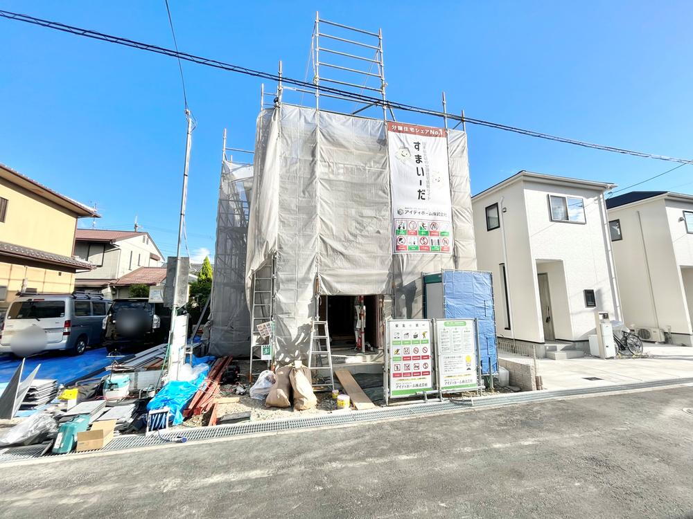 【　現地外観　】<BR>上棟しました！<BR>ただいま建築中ですので完成モデルハウスにて設備や工法など、ご説明させていただきます。