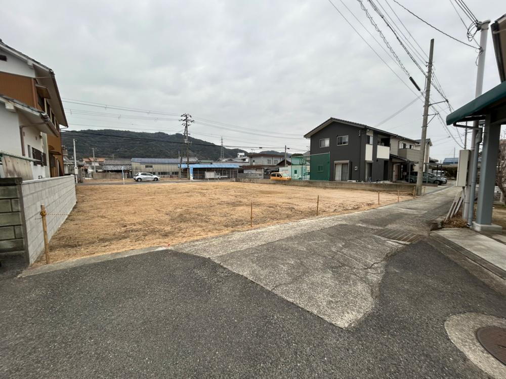 【3号地】<BR>南東側が接道した3号地。土地面積は212.66m<sup>2</sup>(約64.32坪)※セットバック面積9.05m<sup>2</sup>含む。保育園、小・中学校が徒歩4分圏内。子育て環境良好です。/2025年3月撮影