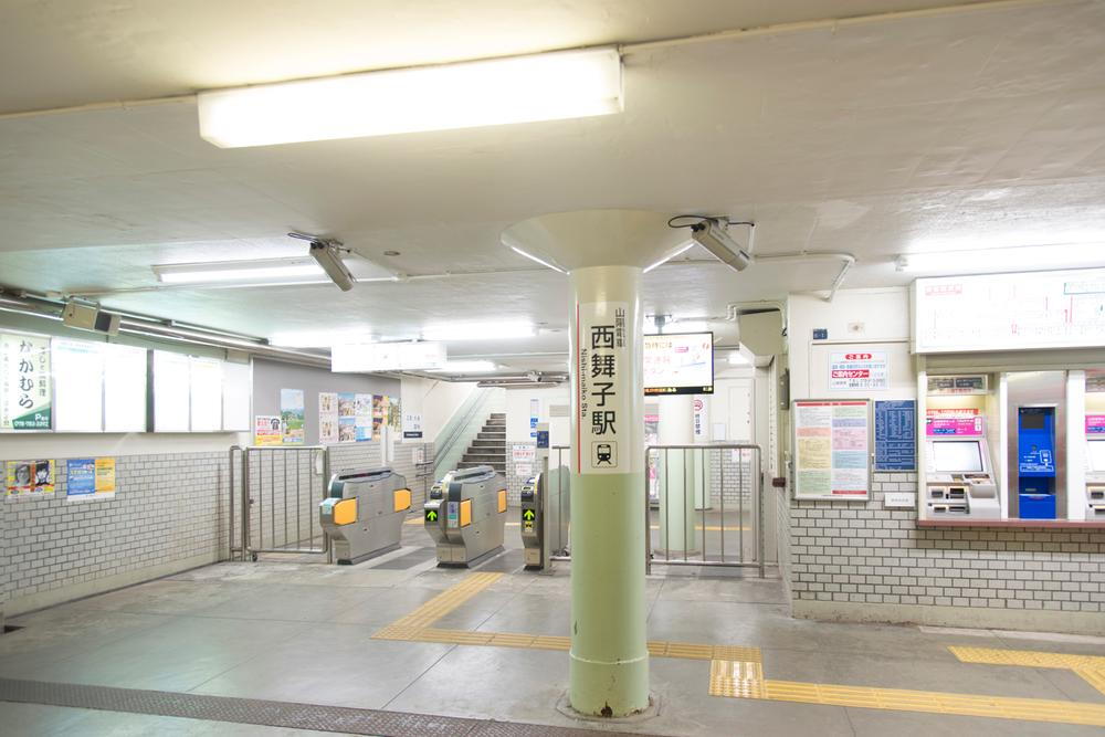 山陽電鉄本線「西舞子」駅まで620m 徒歩約8分(約600m～620m)。神戸・大阪方面、明石・姫路方面へアクセス可能。「神戸三宮」駅まで快適にアクセスでき、通勤、通学、お出掛けに便利なロケーションです。