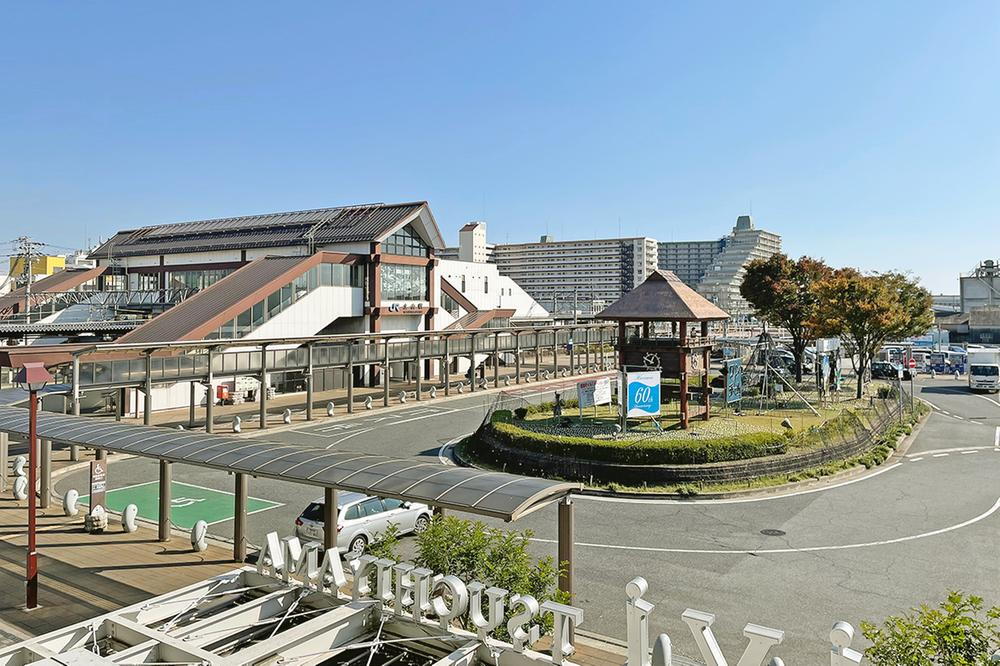 【JR山陽本線「土山」駅】<BR>徒歩21分。加古川・姫路方面、三ノ宮・大阪方面へアクセスできます。駅周辺はショッピングセンターや飲食店などが建ち並び、買い物にも便利です。