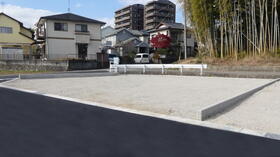 【分譲地内道路から撮影】周辺にビルなども無く、日当たり良好。住宅街なので車通りも少なく、静かな環境です。