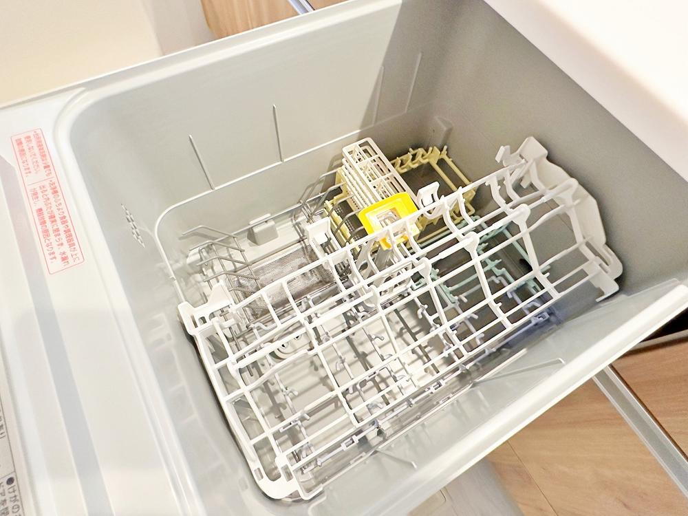 食器洗いから乾燥まで、食後の手間をまとめて軽減する食器洗い乾燥機を標準装備しています♪