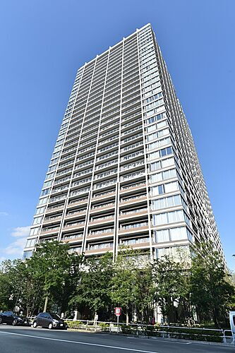 ＧＬＯＢＡＬ　ＦＲＯＮＴ　ＴＯＷＥＲ