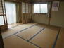 いわき市泉町黒須野字江越　中古住宅 二階和室の写真です。増築されていてあまり使われていなかったようでとても綺麗です。広縁もあって贅沢な８