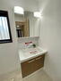 高松市国分寺町柏原４２９－８ 「洗面台」便利な三面鏡タイプ。鏡の裏側は収納棚になっています