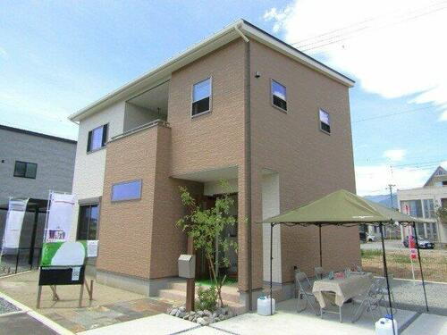 山梨県甲府市蓬沢町 3037万円 4LDK