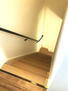 戸建　横浜市神奈川区旭ケ丘 階段には手すりが付いているので、上り下りにも安心です。