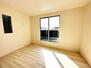 蒲郡市大塚町丸山９０番３ 居室は窓を２方向に設け、採光と通風に配慮しています。