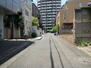 渋谷区神泉町パナホーム施工中古戸建 物件を含む前面道路です。