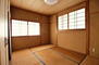 ２階６帖和室。和室のある物件は、日本の文化や風習に触れる機