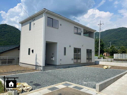 山梨県甲府市古府中町 2680万円 4LDK