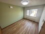 花川南十条２　１７８０万円 2階/6.0帖洋室<BR>緑のアクセントカラーが素敵なお部屋です。