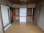 末広二条４（新旭川駅）　４１０万円 こちらの洋室に限らず、全ての居室に押し入れ・収納がついております。
