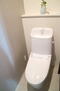 ハピア富田４丁目Ｂ棟《建売》 清潔感のあるトイレにアイボリーのアクセント壁紙が落ち着いた雰囲気に♪