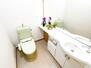 並木５（郡山富田駅）　３３００万円 トイレは各階に設置されておりますが、１階トイレには大きな鏡と手合いが設置されており広々としております。