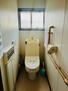 落合３（陸前落合駅）　１９８０万円 手すり付きのトイレで、<BR>高齢になっても安心。<BR>窓からの採光も良く、<BR>日中は節電♪