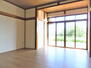 唐崎（宗道駅）　１４９８万円 中央の洋室<BR>※１０．５帖分の広さ<BR>室内（2023年7月）撮影