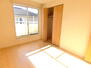 昭和町３（中央前橋駅）　２０８０万円 2階洋室（約6.0畳）収納付きです。バルコニーに面した明るいお部屋です。