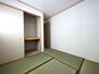 石川５（六会日大前駅）　３３９９万円 リビングには和室が隣接しています。客間として利用したり、小さなお子様のお休み場所としても活躍してくれる多目的な空間です。