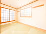 白幡上町（白楽駅）　６３５０万円 【Japanese-style room】<BR>洋室とはまた違った良さがある和室。畳の香りに癒され、和の空間を感じることのできる落ち着きある一部屋です。障子からこぼれる光も優しく心穏やかになる空間です。
